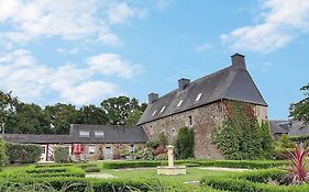 Kergroaz Maner Classe 5 Epis Table D'Hotes Manoir Dans Parc Paysage, Spa En Plein Air Bornes Vehicules Electriques Petit Dejeuner Sucre Sale Inclus